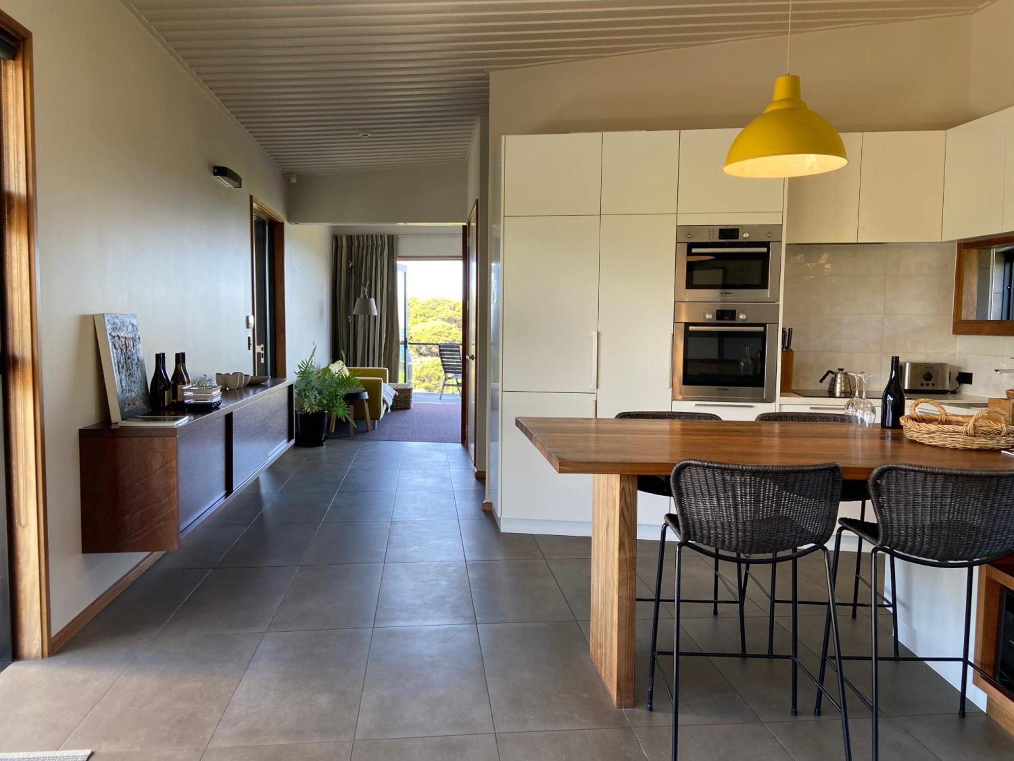 La Bodega Waiheke Island Hotel Surfdale Exterior photo