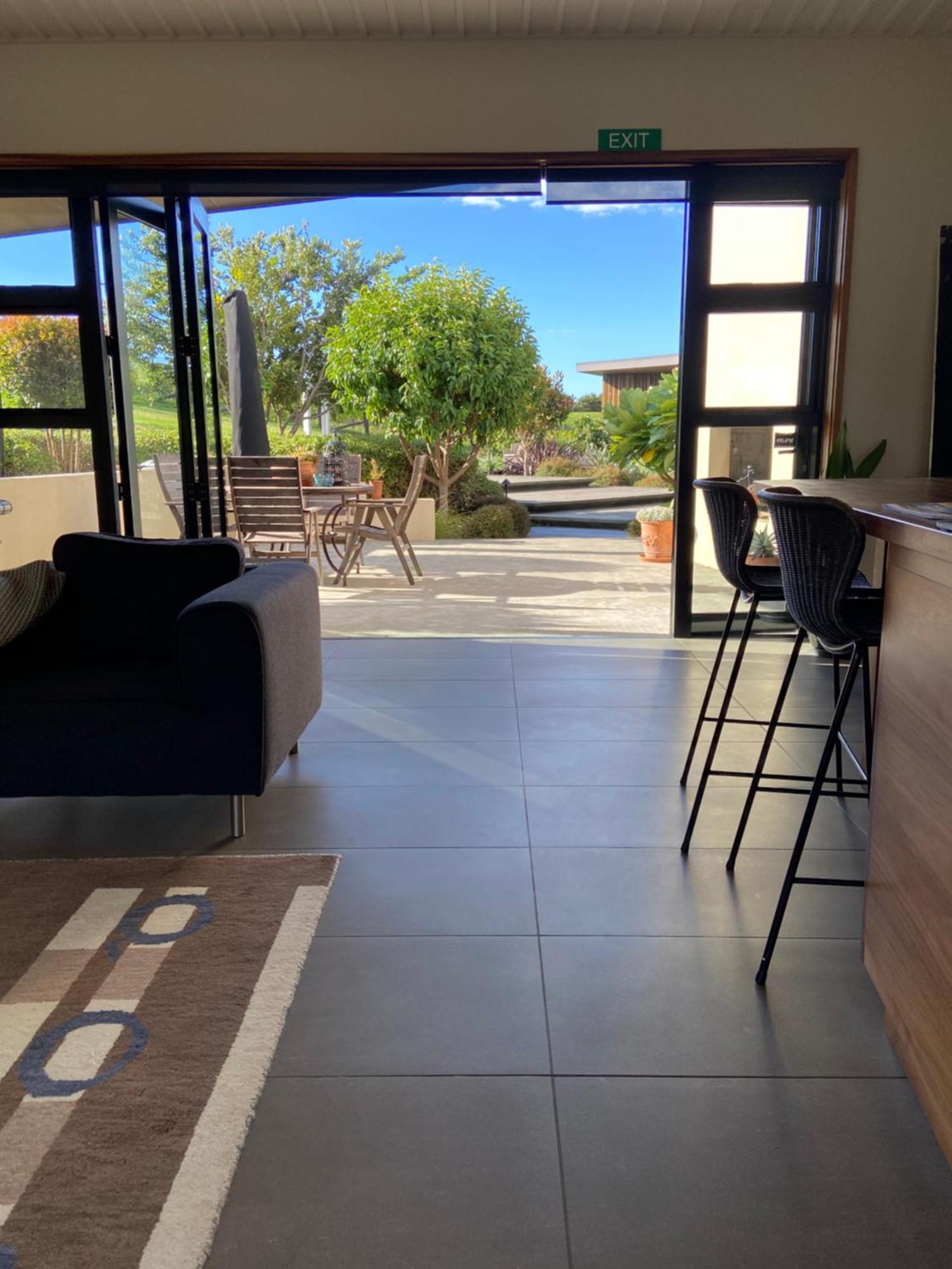 La Bodega Waiheke Island Hotel Surfdale Exterior photo